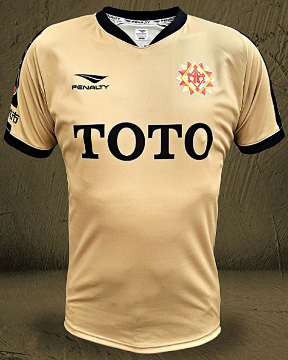 ギラヴァンツ北九州、黄金色の「Jリーグ10周年記念」ユニフォームを発表！｜写真1