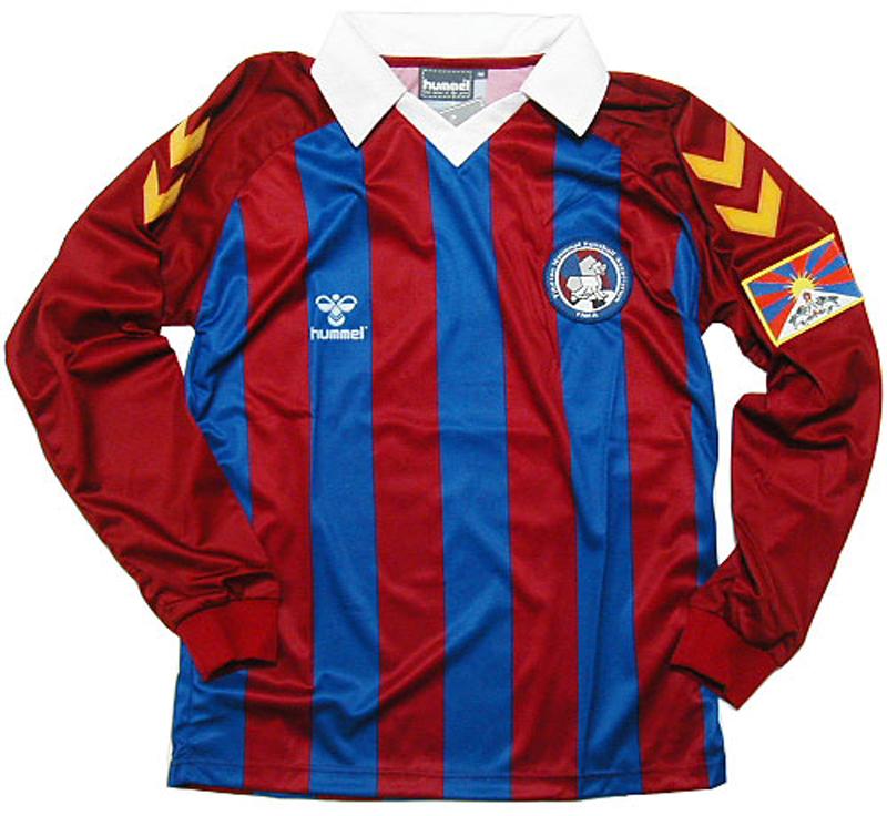 今年で100周年！名門ヒュンメル、2000年代以降の「伝説・名作」海外ユニフォーム5選｜写真9