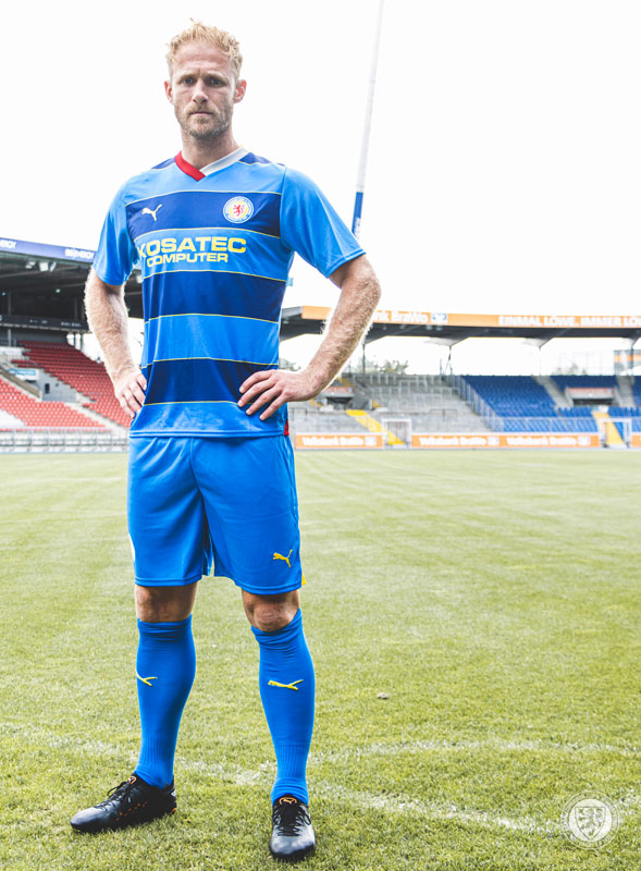 遠藤渓太が所属のブラウンシュヴァイク、23-24新ユニ登場！なぜ色は「青と黄」なのか｜写真5