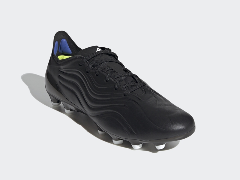 adidasが“センス”あふれる新スパイク『コパセンス』を発表！香川真司や長谷川唯が着用｜写真13