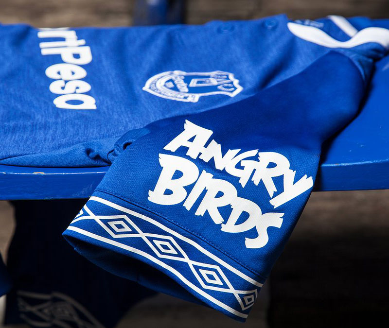 エヴァートン、クラシックな雰囲気の2018-19新ユニフォームを発表！｜写真6