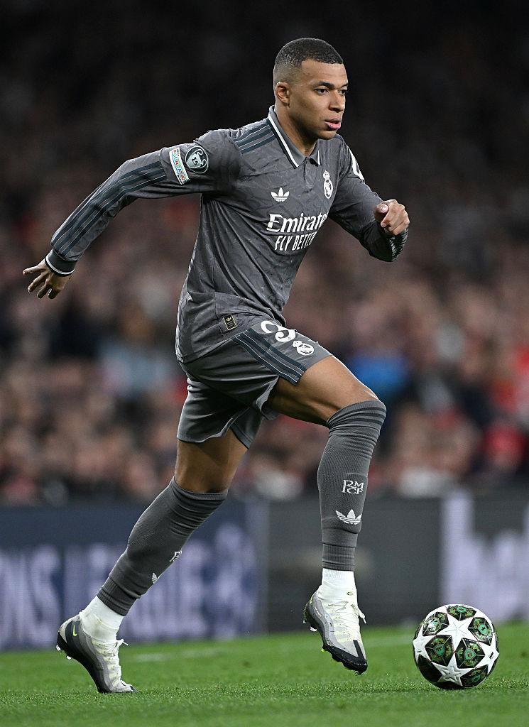 サッカーの歴史上「最も高額で取引された10代選手」トップ5｜写真5