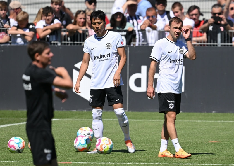 スゴいメンバーだ…長谷部誠がプレーした「最強のチームメイト」ベストイレブン｜写真6