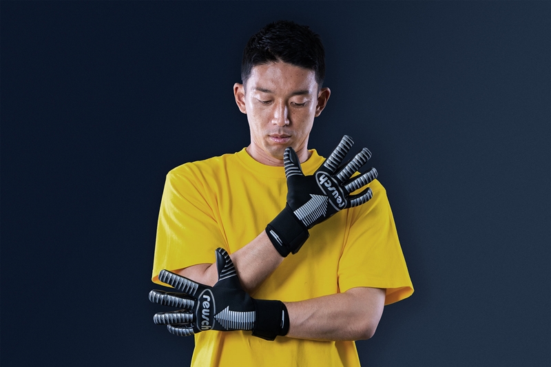 権田修一、キーパーグローブReuschとの契約をついに発表！「日本サッカーを盛り上げるチャレンジのひとつに」｜写真3