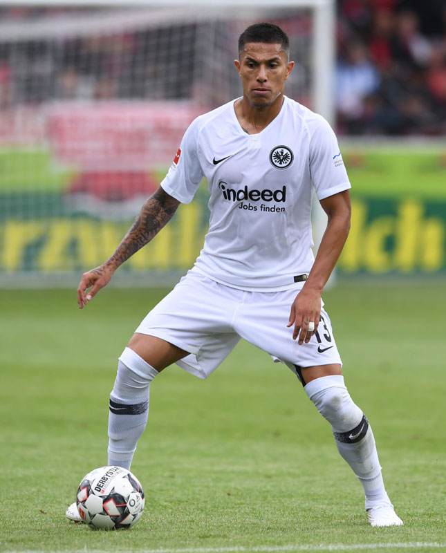 長谷部のフランクフルト、クラシックな2018-19アウェイユニフォーム！背番号も掲載｜写真6