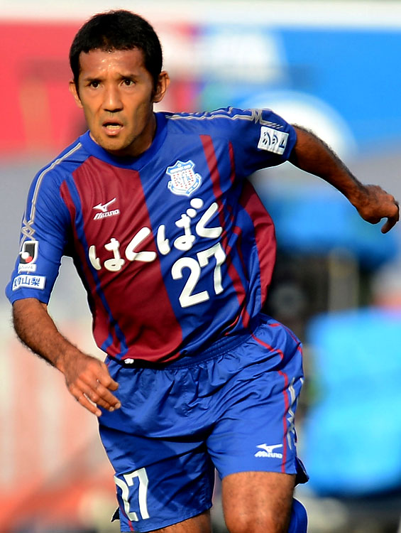 ヴァンフォーレ甲府、2021新ユニフォームを発表！「歴代MIZUNOユニ」も掲載｜写真3