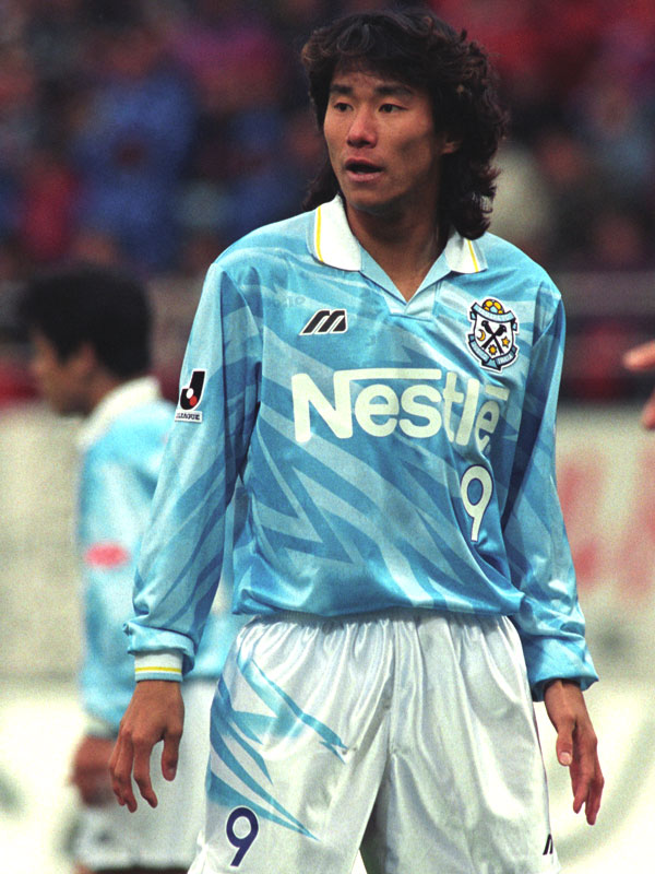 ジュビロ磐田「歴代最高のユニフォーム」8選！リーグ屈指の美しきサックスブルー｜写真8