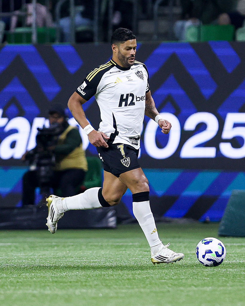 日本代表が対戦するブラジル、国内で「まだ現役を続けている」意外なスター選手5名｜写真4