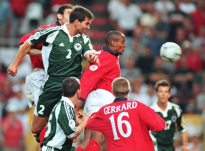 伝説の「タオルユニ！」イングランド代表、1999アウェイユニフォーム｜写真3