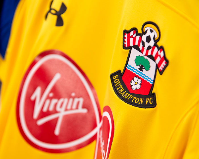 吉田のサウサンプトン、2018-19新ユニフォームを発表！ストライプが復活だ｜写真6