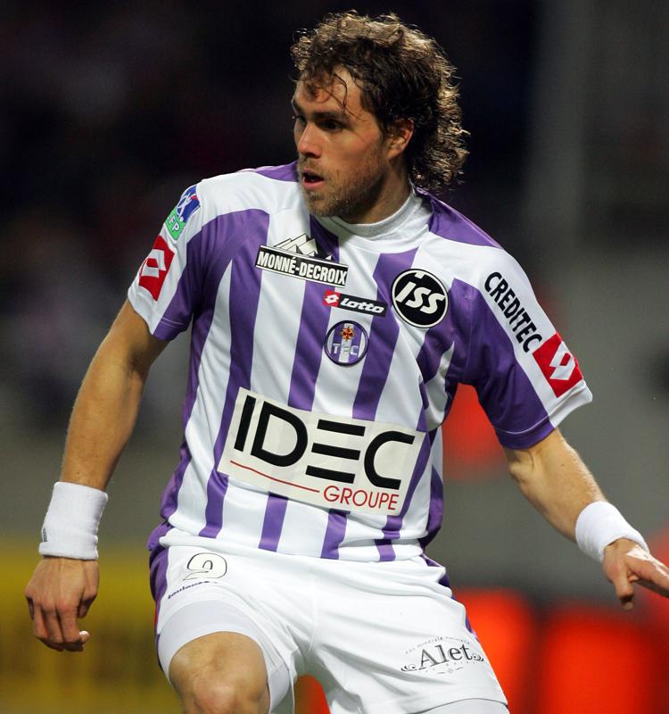 オナイウ阿道が所属のトゥールーズ、23-24新ユニを発表！あの「大躍進シーズン」がよみがえる｜写真5