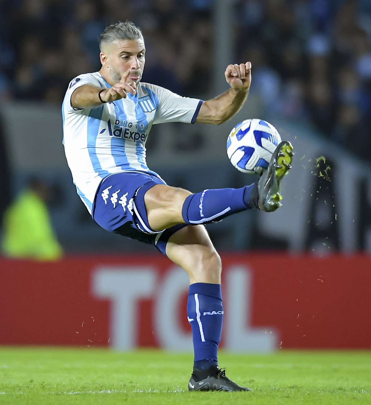 ファンでも知らない？リヴァプールのOBで「アジア、北米、南米でまだ現役を続ける5名」｜写真2