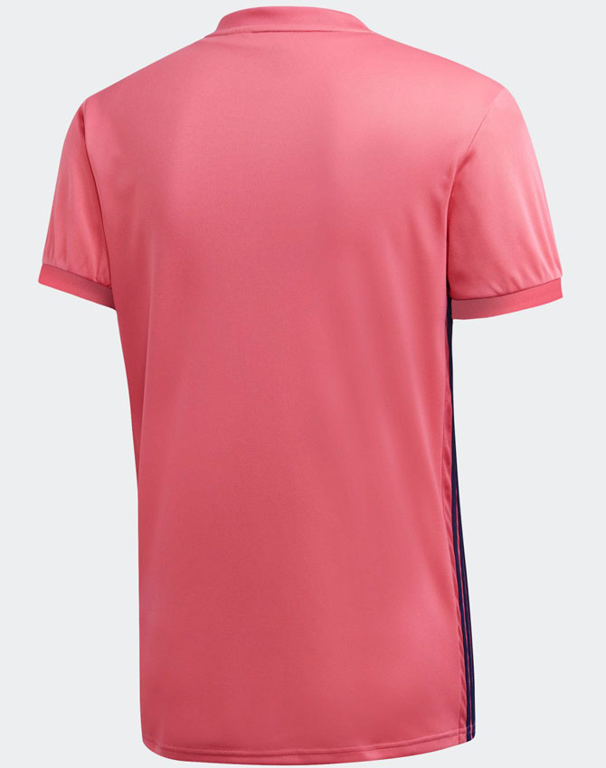 レアル・マドリー、2020-21新ユニフォームを発表！色は大胆な「ピンク」｜写真5