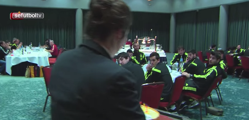 スペイン代表の食事時の座席から見える「人間関係」がおもしろい｜写真3