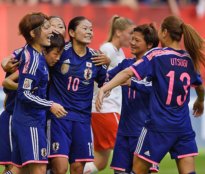 日本代表の歴代ユニフォームを見る！2014年「円陣モデル」｜写真11