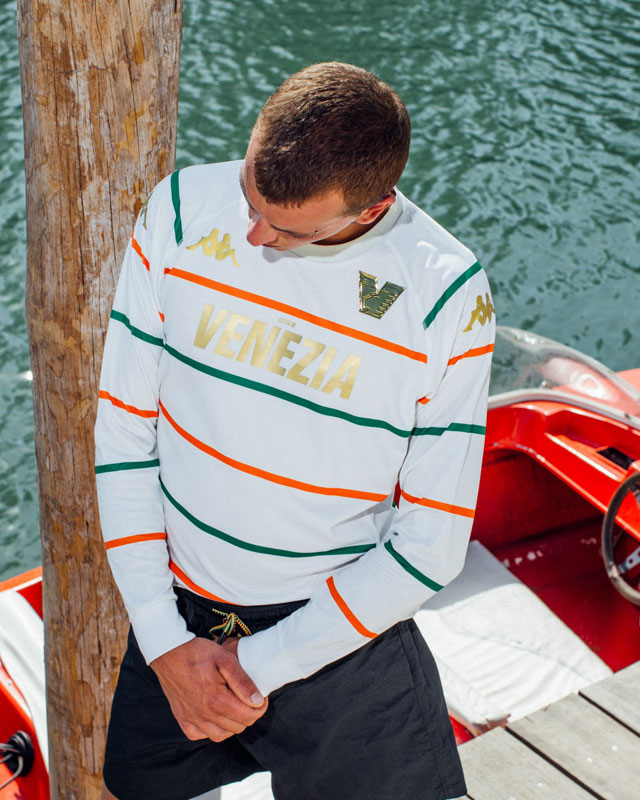 圧巻の美しさ！ヴェネツィア、エレガントな「2022-23新ユニフォームまとめ」｜写真6