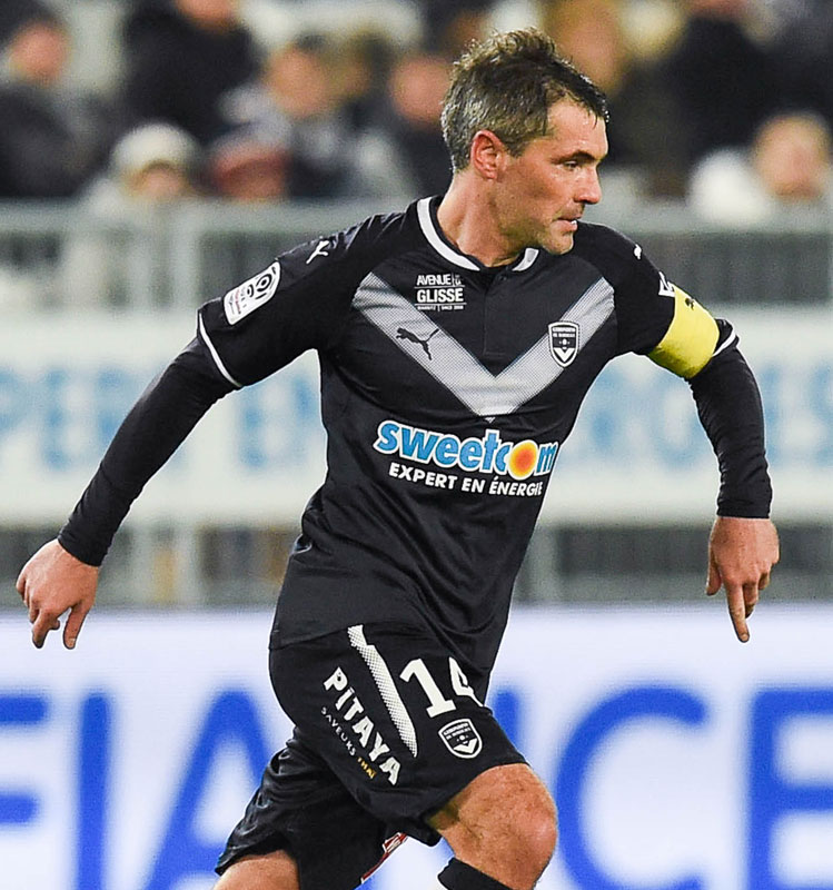 あのJクラブも！伝統継承の「V字デザイン」ユニフォーム5選｜写真2