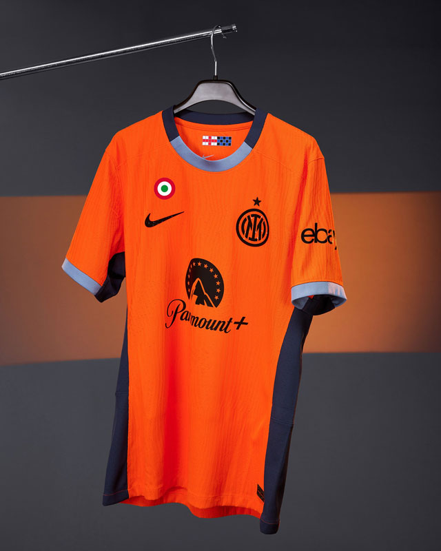 “懐かしオレンジ”大復活！インテルがCLで着用の新サードユニを発表　久保のソシエダ戦でお披露目に｜写真7