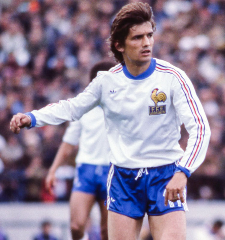 長袖が大活躍！“冬のW杯”の「お洒落なレトロユニフォーム」8選｜写真7