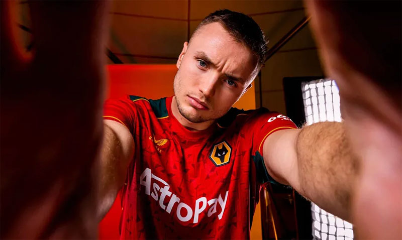 川辺駿も着る？ウォルヴァーハンプトンが23-24新アウェイユニを発表　色は完全に“ポルトガル”｜写真5