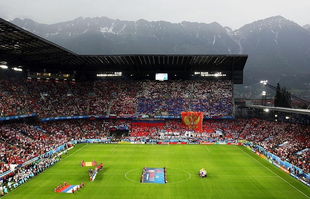 素晴らしすぎる絶景！山と調和する世界の美しいスタジアム3選｜写真6