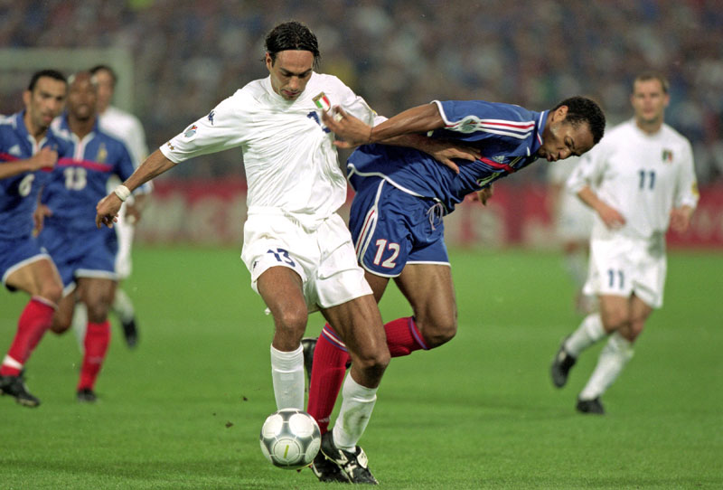 EURO伝説ユニ！2000年イタリア代表、大注目「ピチピチ」ユニフォーム｜写真6