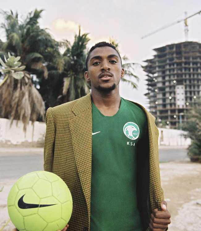 サウジアラビア代表、「新エンブレム」のW杯ユニフォームを発表！｜写真7