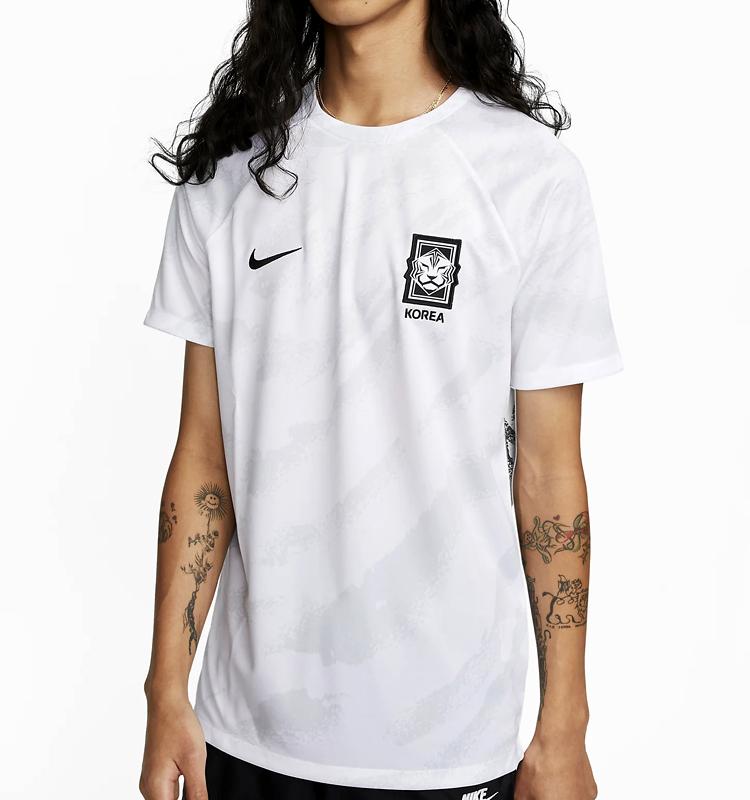 芸術的！カタールW杯「NIKE新作プレマッチトップ」11選｜写真11