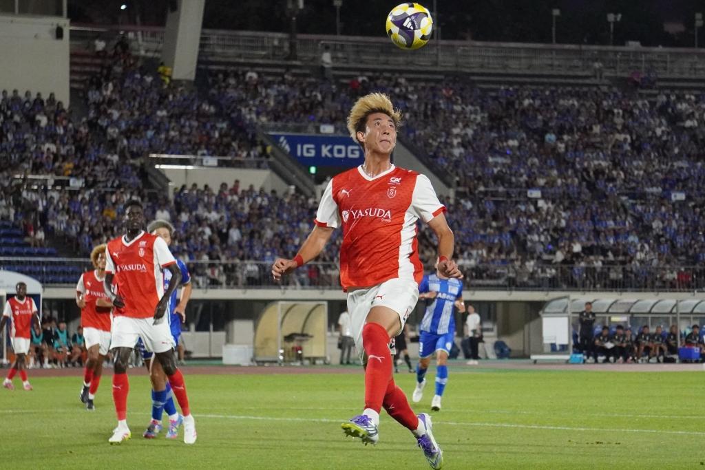 日本代表DF関根大輝、昨季2部降格も「圧倒的な結果を残さないと、代表に食い込んでいけない」と意気込む｜写真2