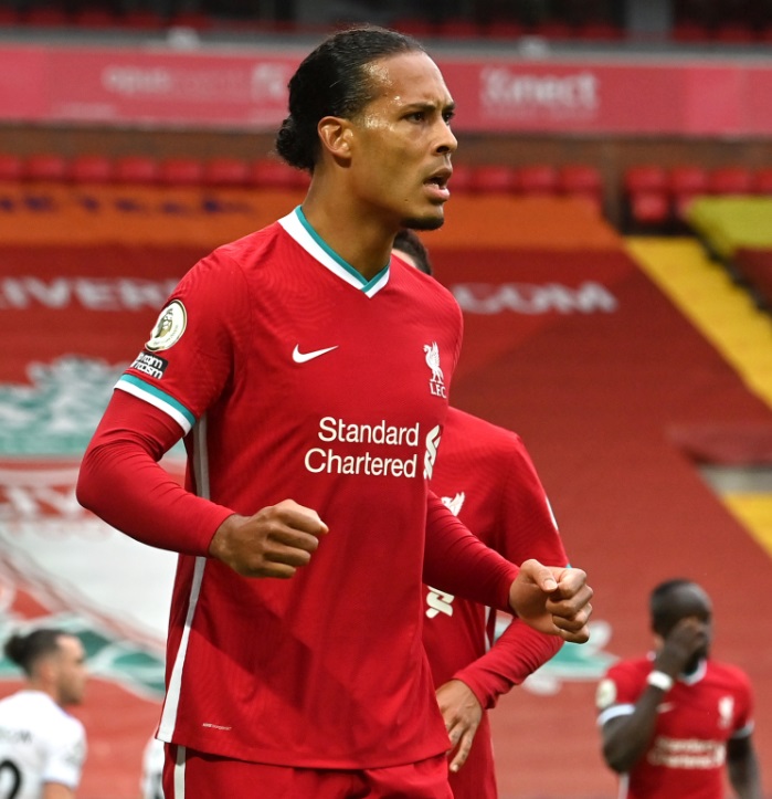 この季節がきた！「長袖の着こなしスタイル」を好む5人のスター｜写真10