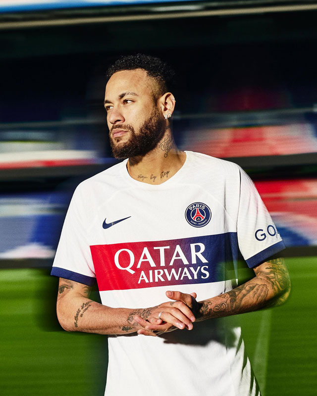 来日するPSGが23-24新アウェイユニを発表！レアデザインの「胸ボーダー」が復活｜写真6