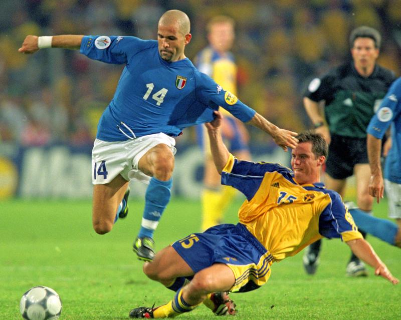 賛否両論！良くも悪くも「衝撃の代表ユニフォーム」5選｜写真4