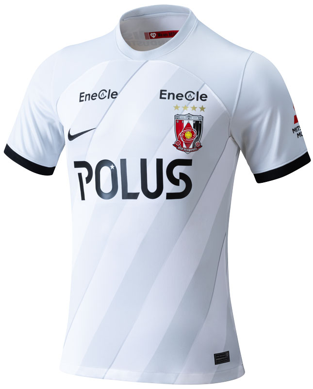 浦和レッズが2024新ユニフォームを発表！「スタジアムの熱気」を真紅と漆黒でダイナミックに描く｜写真5