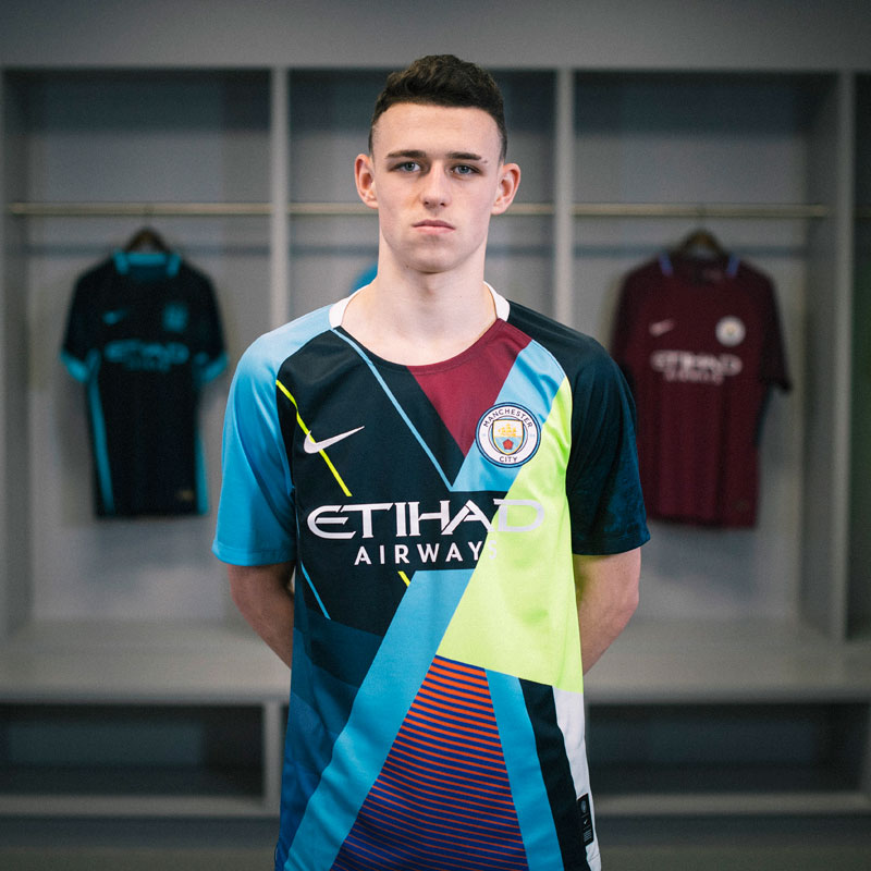 マンチェスター・シティ、「NIKE6周年」マッシュアップ・ユニフォームを発表！｜写真7