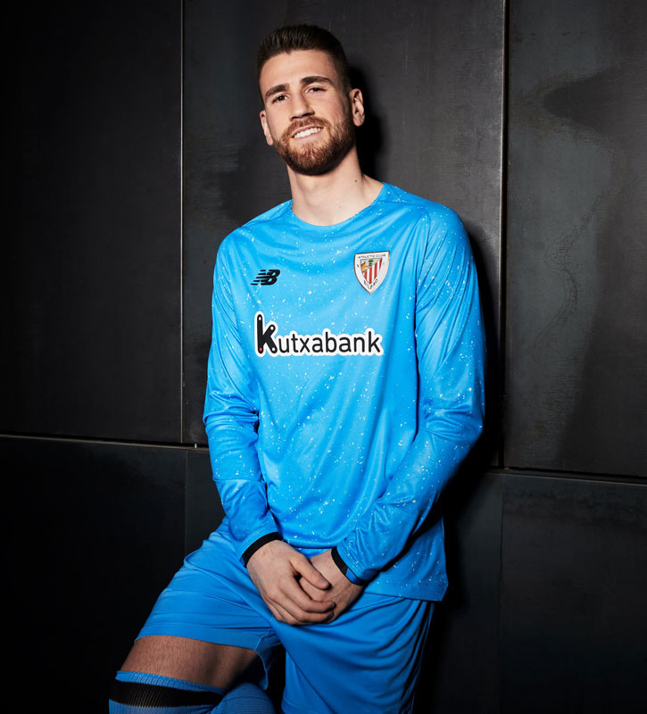 ビルバオ、新アウェイユニフォーム発表！まぶしい緑で「スタジアムへ敬意」｜写真4