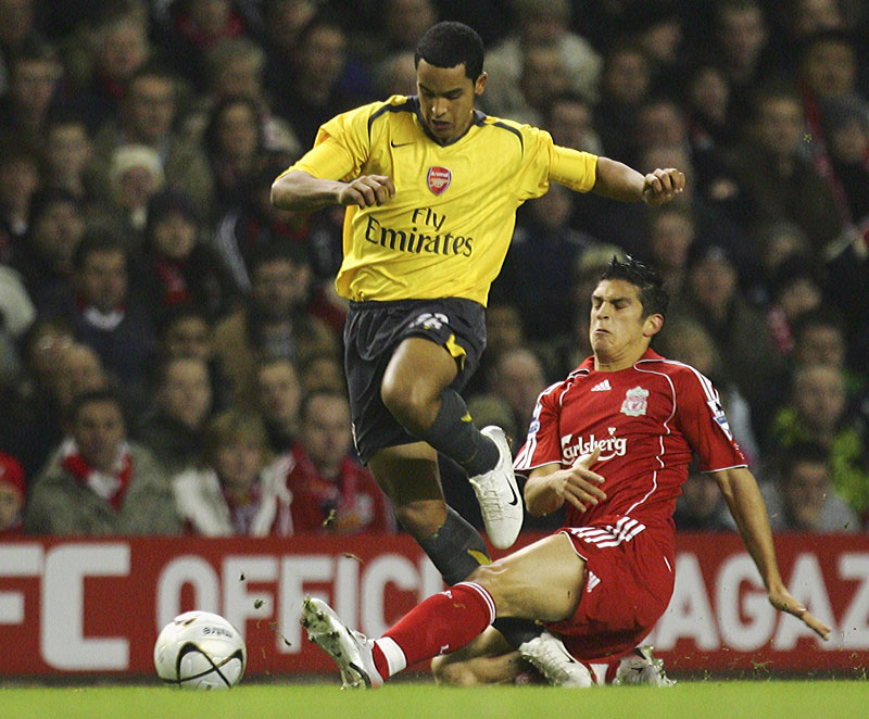 アーセナルが「アンフィールドで勝点を取った」5つのユニフォーム｜写真5