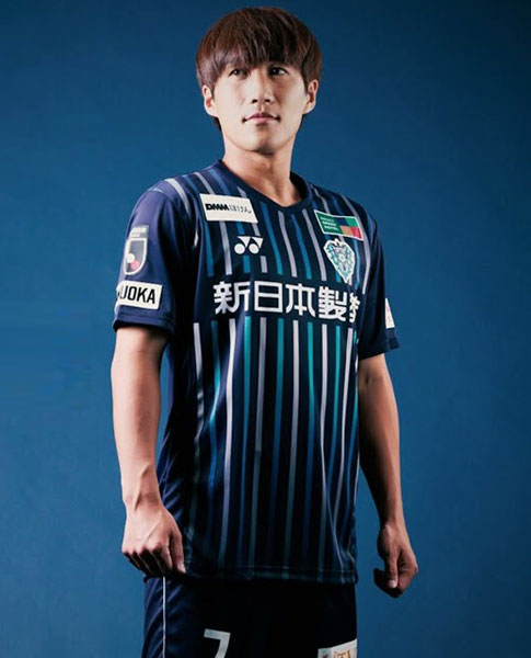 独断と偏見で選ぶ！2023年のJ1「最高にかっこいいユニフォーム」10選｜写真6