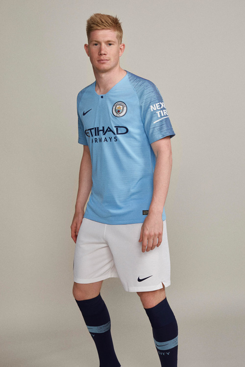 マンチェスター・C、2018-19新ユニフォームを発表！ネイビーのソックスが復活｜写真8