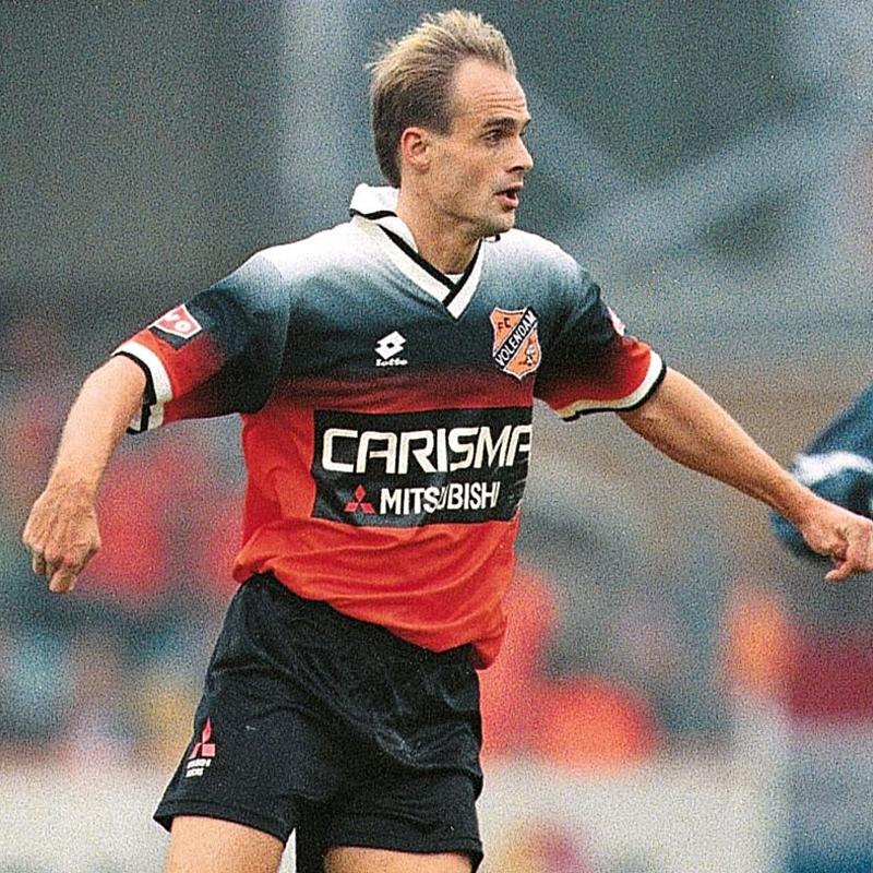 浦和レッズだけじゃない！胸に「三菱マーク」を付けた“欧州の4チーム”｜写真3