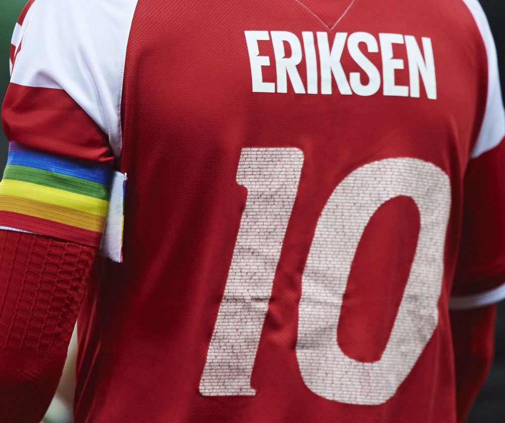 デンマーク代表、hummelの「隠れ名作ユニフォーム」4選！両者は2032年まで契約延長が決定｜写真7