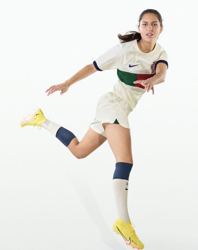 ポルトガル代表、カタールW杯に向けた2022新ユニフォーム発表！テーマは「国旗」｜写真6