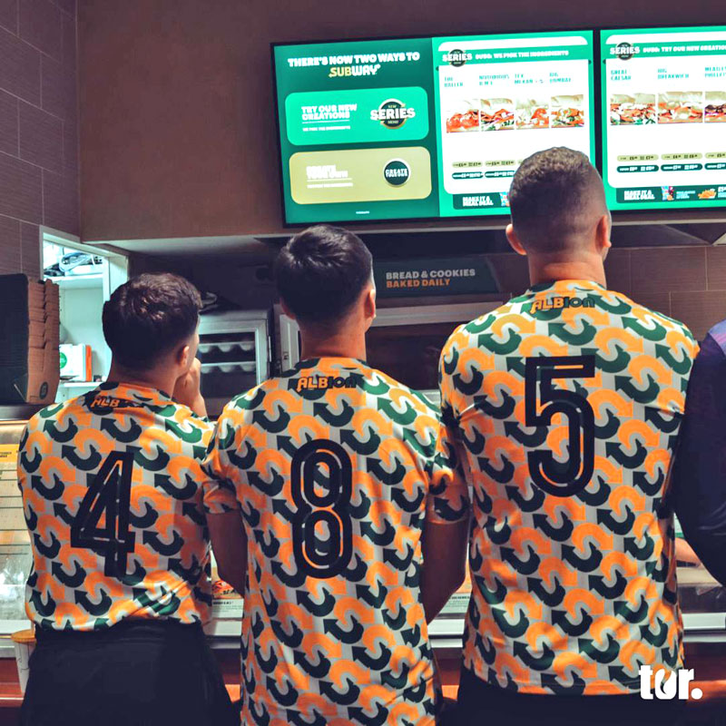 店の制服か！ウェールズ5部に超完璧な『SUBWAY』ユニフォームが現れる｜写真7