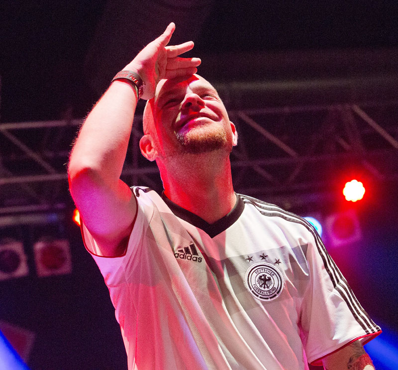 まだまだいる！これが人気ミュージシャンの「サッカーユニフォーム姿」｜写真4