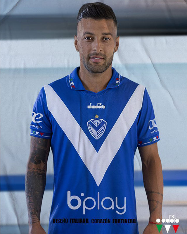 完全に「DIADORAイタリア」 古豪ベレス、2023新作ユニフォームが登場！｜写真6