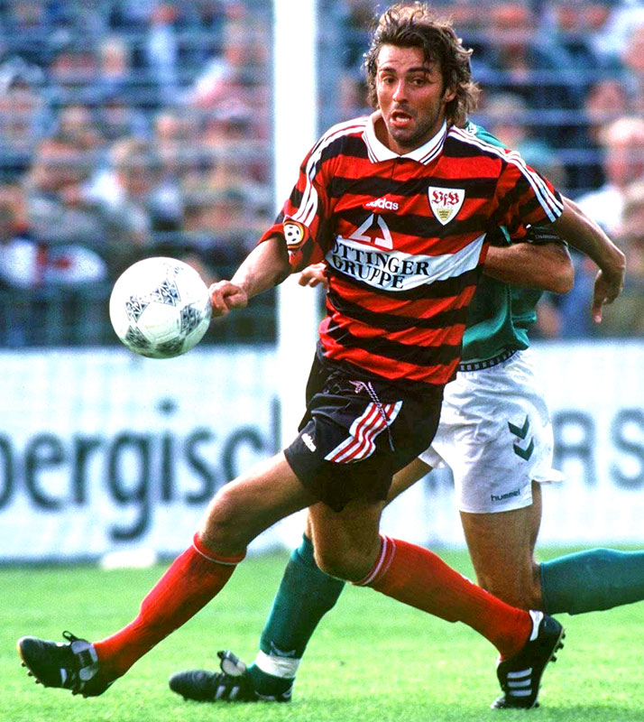 街の名所や懐かしユニをデザイン！シュトゥットガルト、2022-23「新ユニフォームまとめ」｜写真8