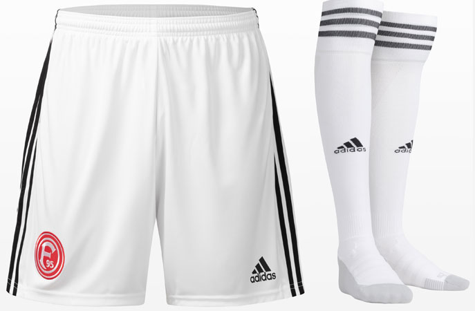 田中碧も着た！フォルトゥナ・デュッセルドルフ、21-22新ユニフォーム｜写真5