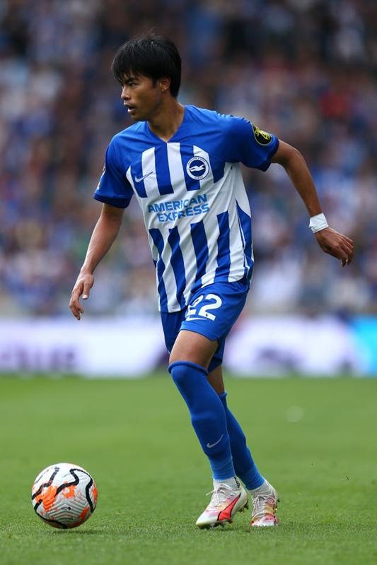 欧州の新シーズン開幕！日本代表アタッカーの「新ユニフォーム姿＆着用スパイク」まとめ　伊東純也に変化が｜写真4