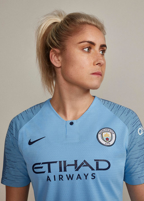 マンチェスター・C、2018-19新ユニフォームを発表！ネイビーのソックスが復活｜写真7