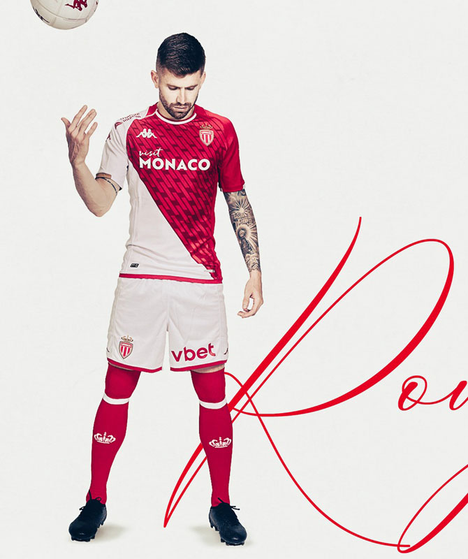 南野拓実が登場！モナコが23-24新ユニフォーム発表　王妃デザインの“55度ライン”が美しい｜写真6