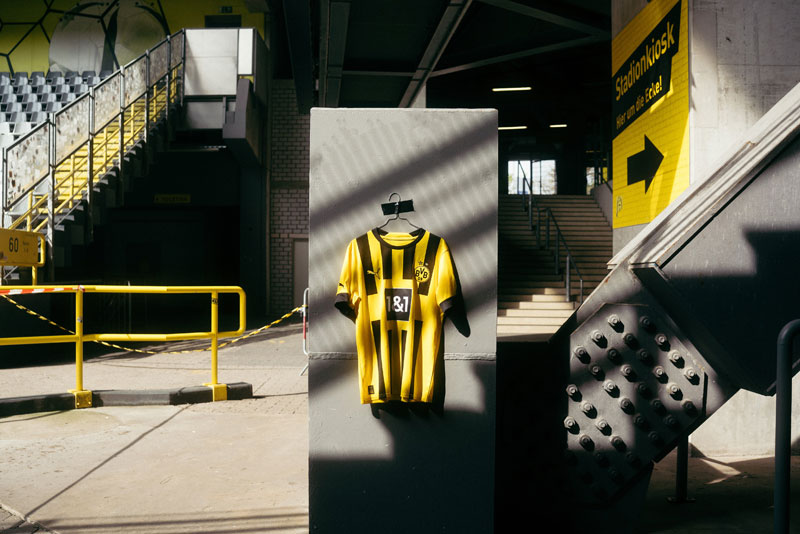 ドルトムント、2022-23新ユニフォームを発表！クラブ誕生地の「窓」をデザイン｜写真10